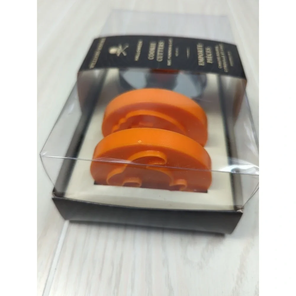 Williams Sonoma Halloween Cookie Cutters set 3  Bat Cat Pumpkin Spring Press